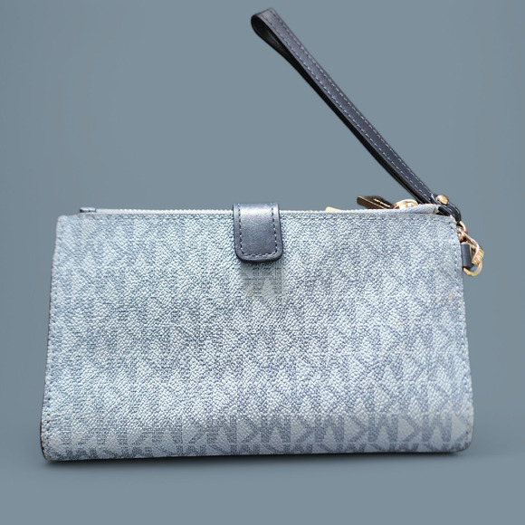 Michael Kors Adele Small Double Zip Phone Wristlet Wallet clutch Pale Blue - Picture 2 of 6